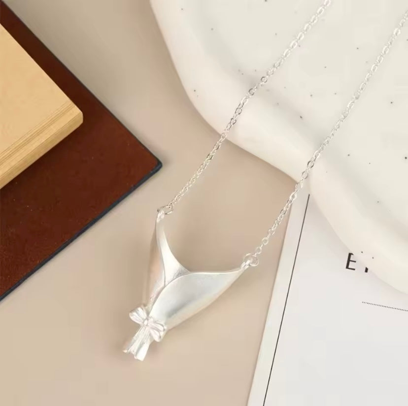 Eternal Bouquet OH Necklace